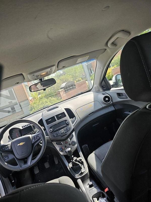 Vit Begagnad 2012 Chevrolet Aveo Halvkombi | 39 000 kr (Marknadspris) - Bild 1/4