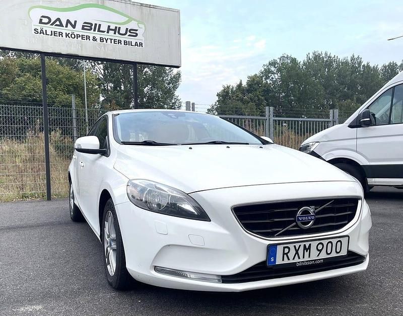 Begagnad Volvo V40 Kinetic 120 HK (88 kW) 2015 Vit Kombi