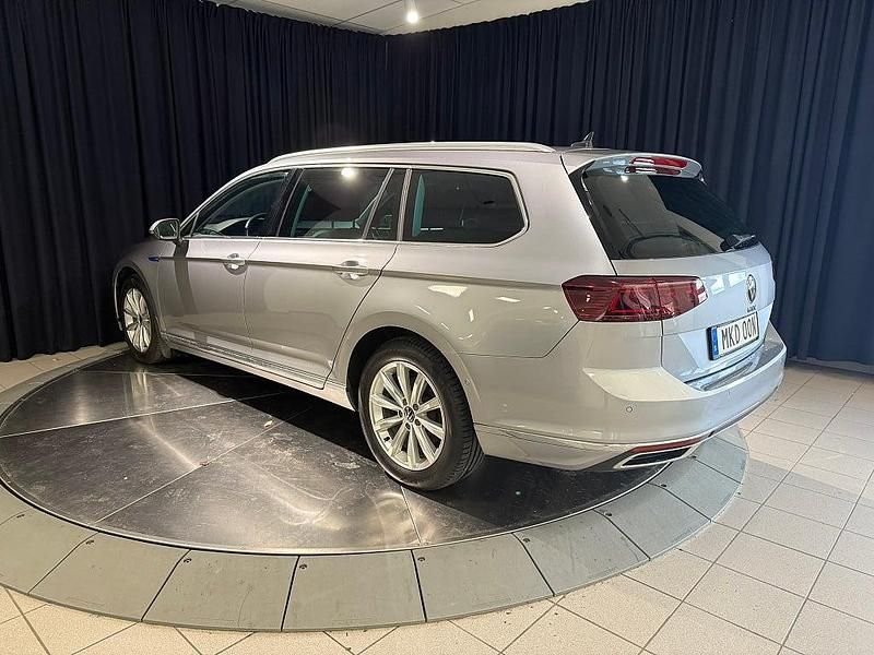 Begagnad VW Passat Executive 218 HK (160 kW) 2022 Silver (silver metallic) Kombi