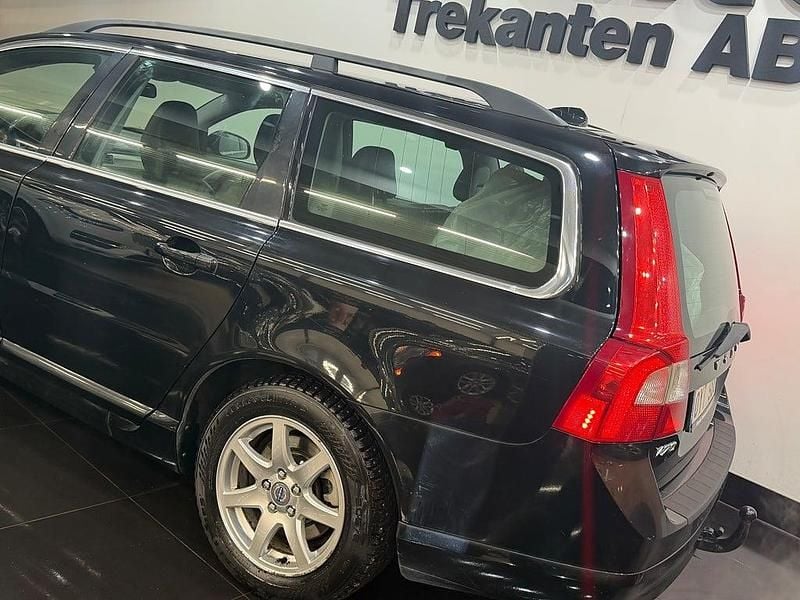 Begagnad Volvo V70 Momentum 179 HK (131 kW) 2011 Svart Kombi