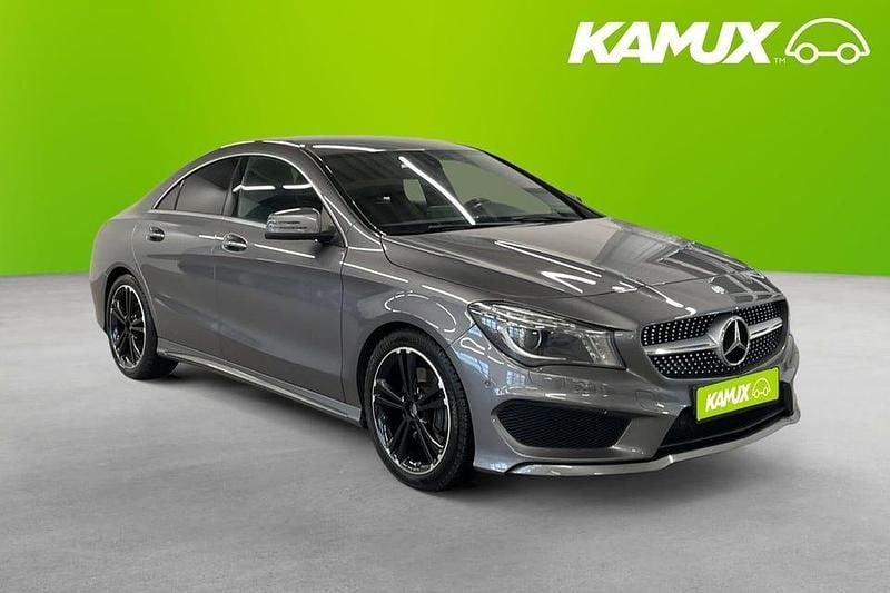 Silver/grå Begagnad 2015 Mercedes CLA250 AMG Sedan | 184 800 kr (Marknadspris) - Bild 1/4