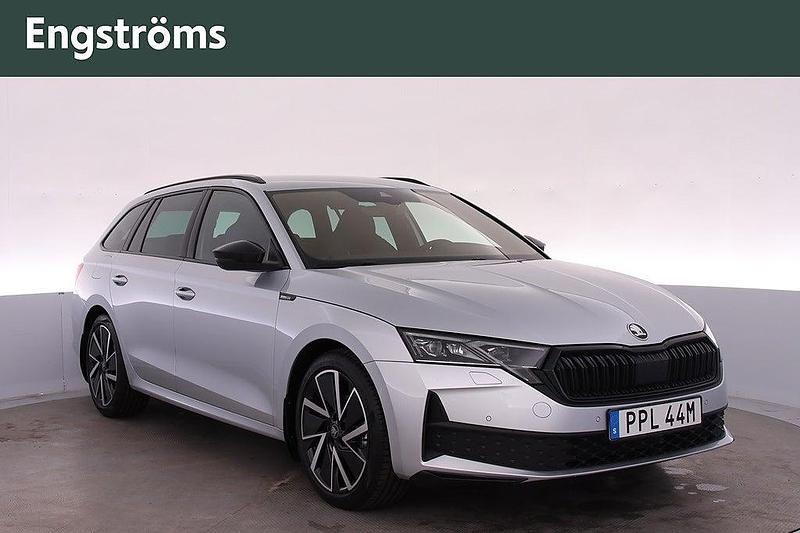Silver Begagnad 2024 Skoda Octavia SportLine Kombi | 389 000 kr - Bild 1/4
