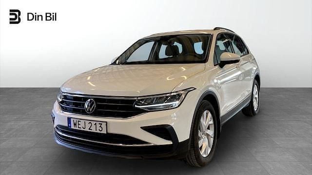 Vit (pure white) Begagnad 2024 VW Tiguan Life SUV | 349 900 kr (Marknadspris) - Bild 1/4