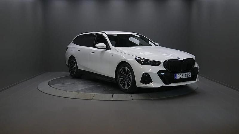 Begagnad BMW 530e M Sport 303 HK (222 kW) 2025 Vit Kombi