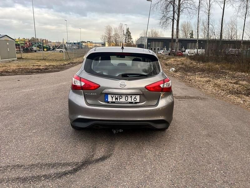 Begagnad Nissan Pulsar 116 HK (85 kW) 2017 Grå Halvkombi