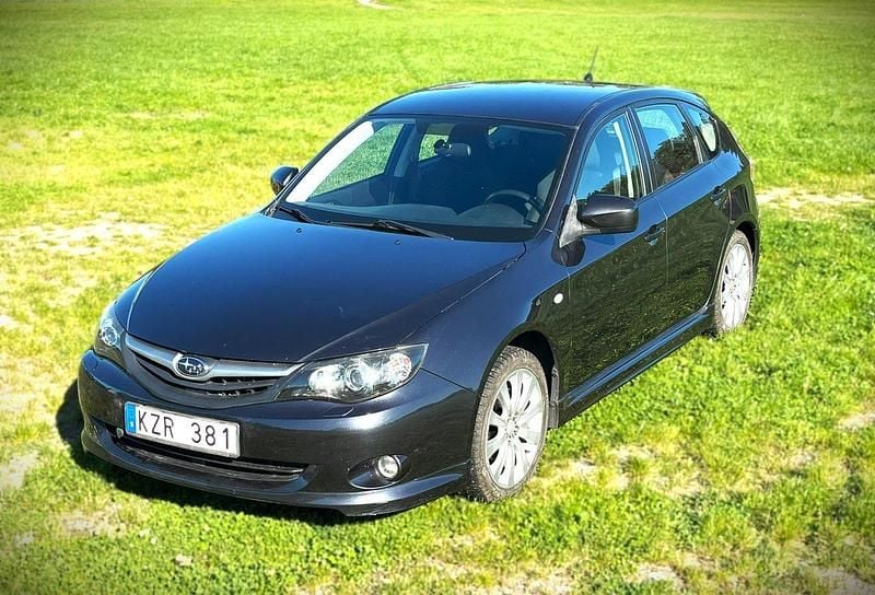Grå Begagnad 2011 Subaru Impreza Halvkombi | 59 000 kr - Bild 1/4