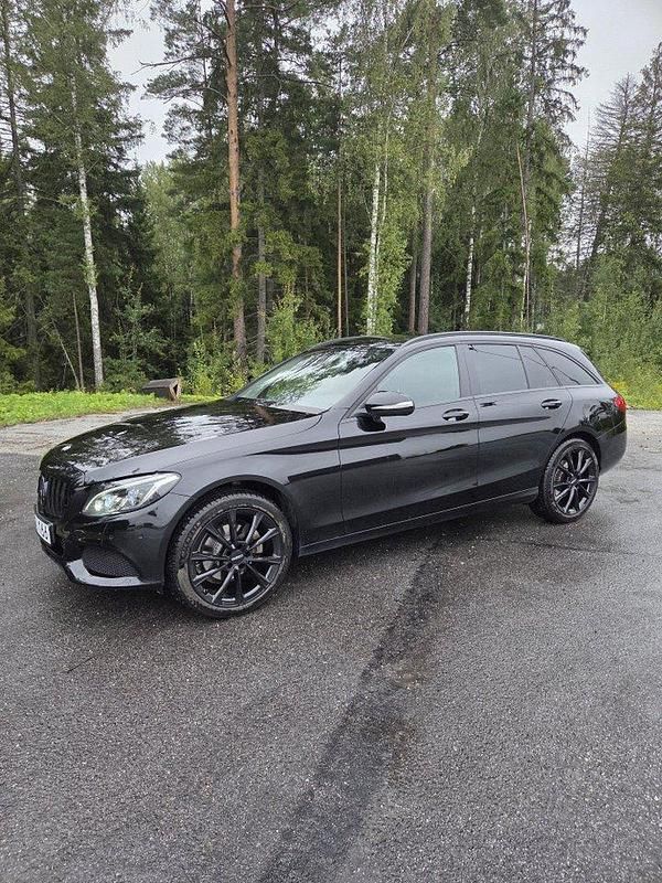 Svart Begagnad 2015 Mercedes C220 Kombi | 164 900 kr (Marknadspris) - Bild 1/4