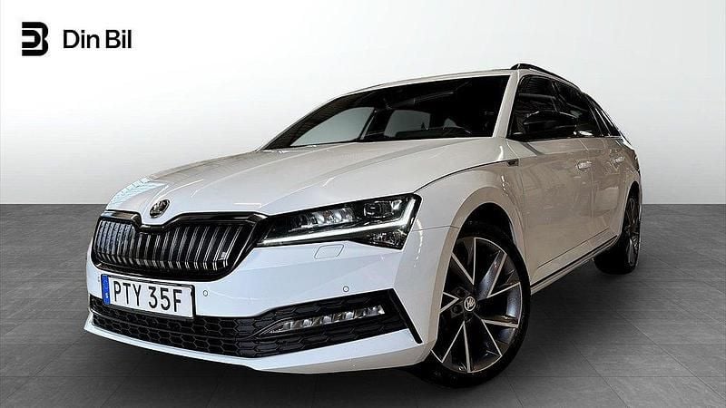 Vit Begagnad 2021 Skoda Superb SportLine Kombi | 205 000 kr (Bra pris) - Bild 1/4