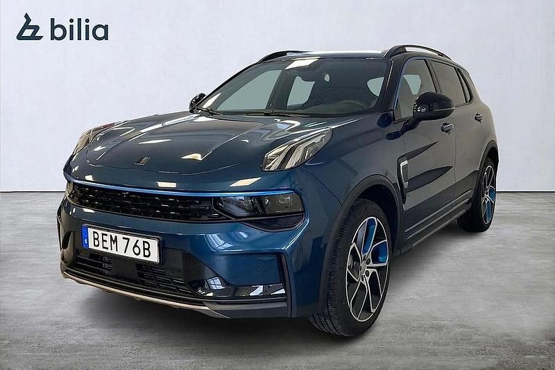 Blå Begagnad 2023 Lynk & Co 01 SUV | 309 900 kr (Marknadspris) - Bild 1/3