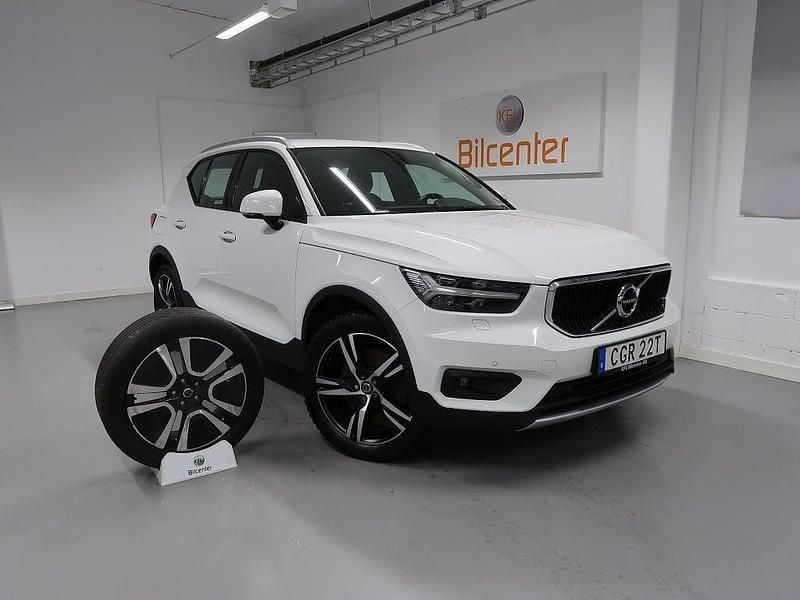 Vit Begagnad 2020 Volvo XC40 SUV | 299 900 kr (Superpris) - Bild 1/3