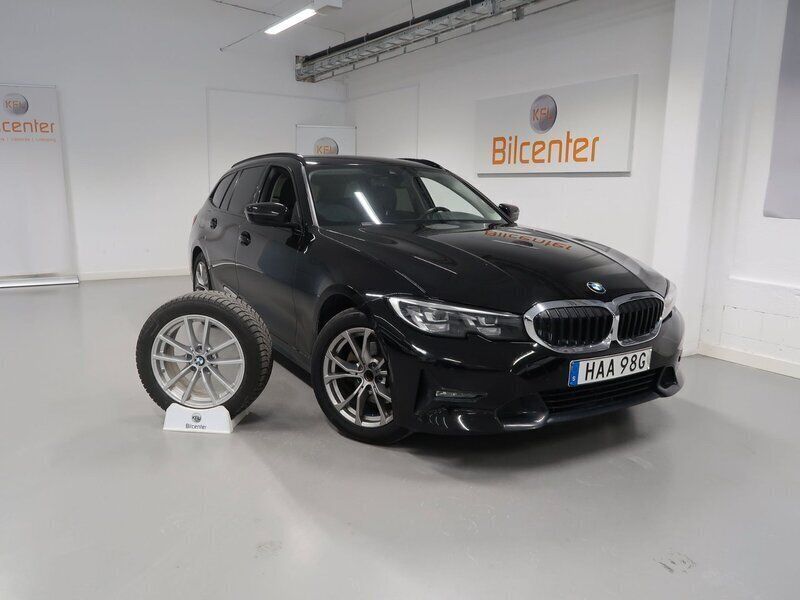 Svart Begagnad 2020 BMW 320 Sport Line Kombi | 289 900 kr (Marknadspris) - Bild 1/3
