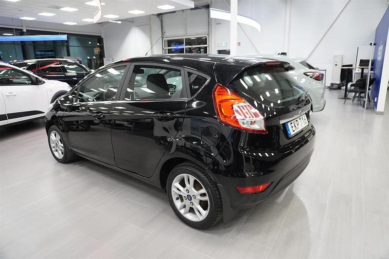 Begagnad Ford Fiesta 80 HK (58 kW) 2016 Svart Halvkombi