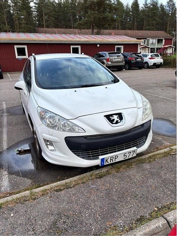 Vit Begagnad 2010 Peugeot 308 Halvkombi | 15 000 kr (Superpris) - Bild 1/4