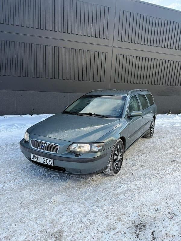 Begagnad 2004 Volvo V70 Kombi | 35 900 kr (Marknadspris) - Bild 1/4