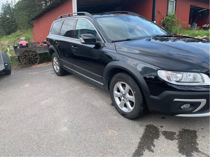 Svart Begagnad 2015 Volvo XC70 Momentum SUV | 115 000 kr (Bra pris) - Bild 1/2