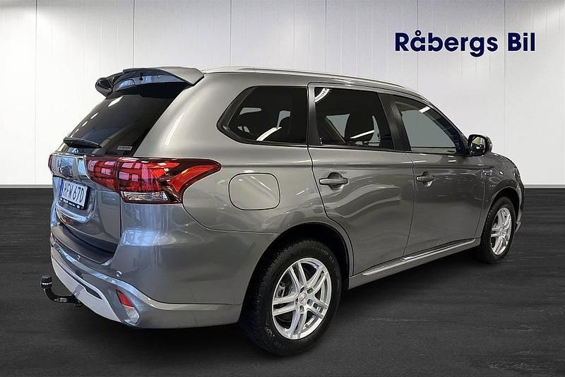 Begagnad Mitsubishi Outlander P-HEV 135 HK (99 kW) 2019 Grå SUV