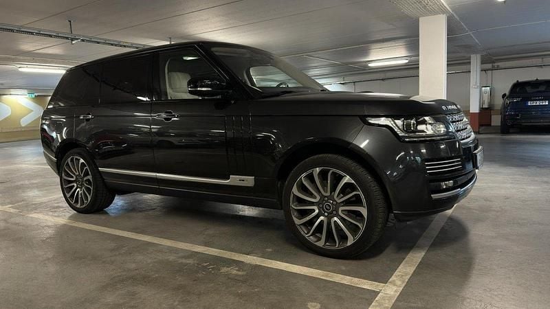 Grå Begagnad 2015 Land Rover Range Rover SUV | 550 000 kr (Marknadspris) - Bild 1/4