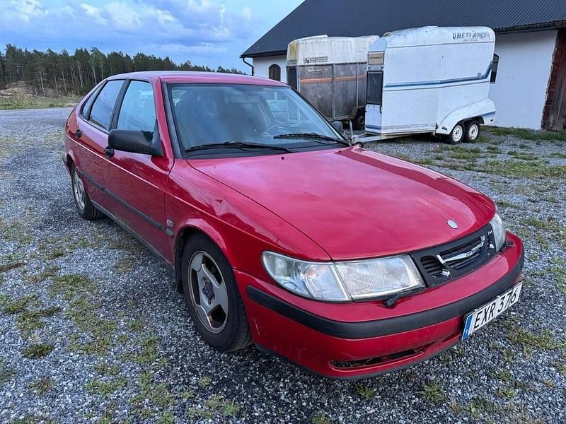 Röd Begagnad 1999 Saab 9-3 Sedan | 9 900 kr (Marknadspris) - Bild 1/4