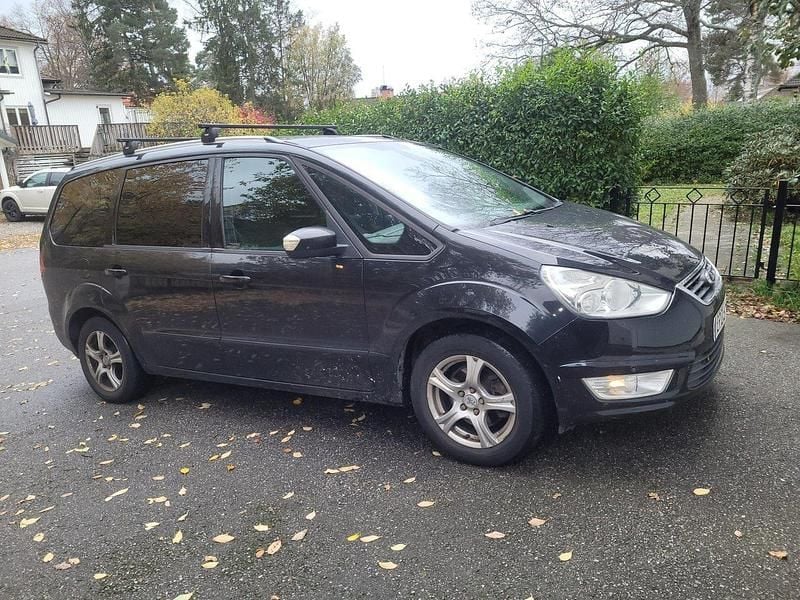 Svart Begagnad 2011 Ford Galaxy Minibuss | 42 500 kr (Superpris) - Bild 1/4