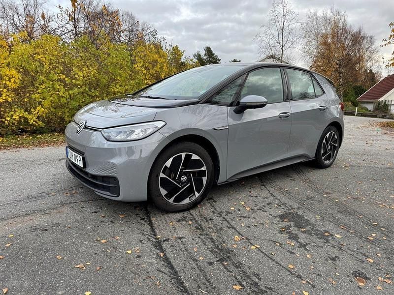 Grå Begagnad 2021 VW ID.3 Pro Performance Halvkombi | 210 000 kr (Bra pris) - Bild 1/4