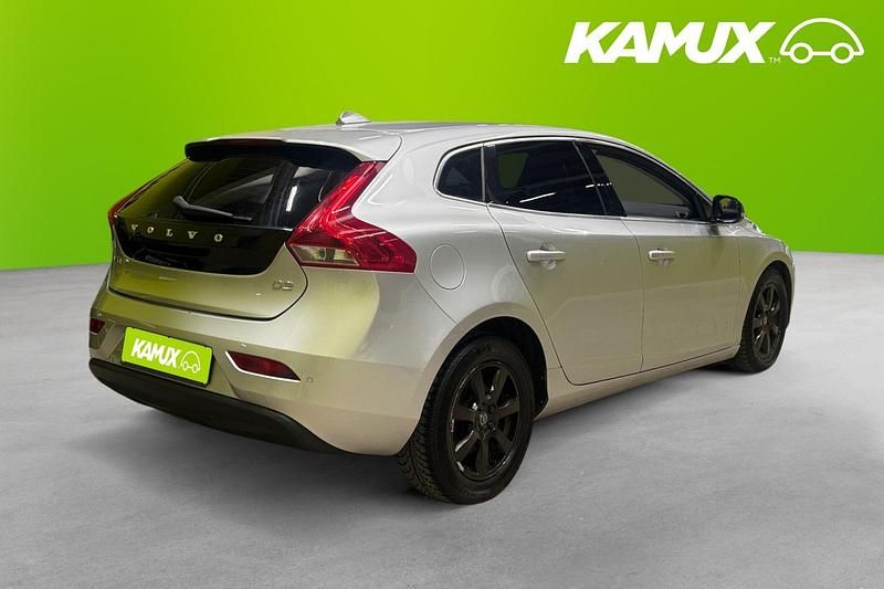 Begagnad Volvo V40 Momentum 115 HK (84 kW) 2015 Silver/grå Halvkombi