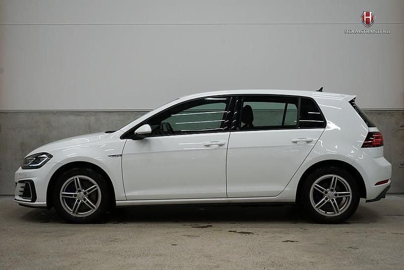 Vit Begagnad 2020 VW Golf VII GTE | 229 800 kr (Marknadspris) - Bild 1/4