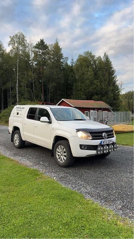Vit Begagnad 2011 VW Amarok Pickup | 105 000 kr (Marknadspris) - Bild 1/2