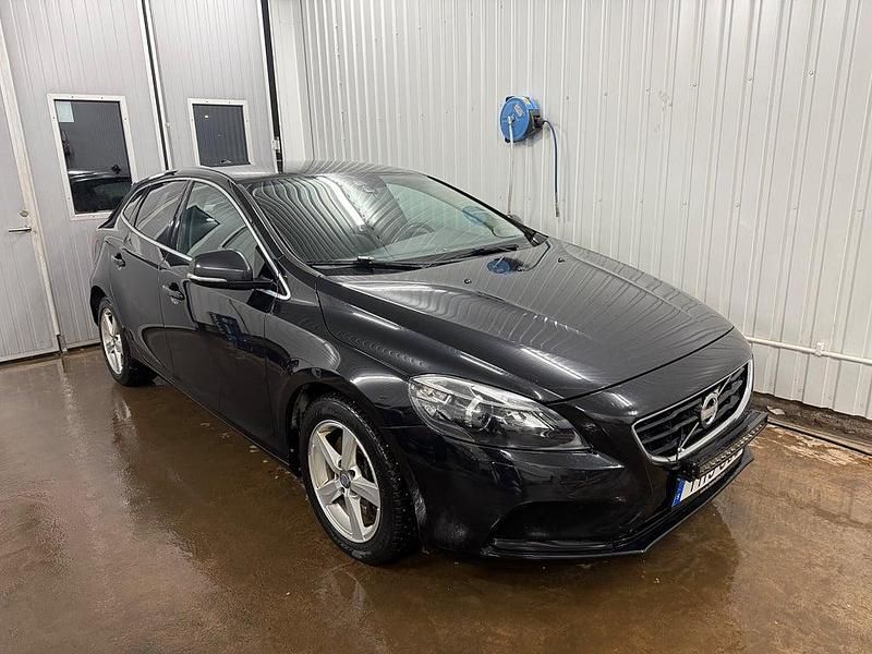 Begagnad Volvo V40 Summum 177 HK (130 kW) 2012 Svart Halvkombi