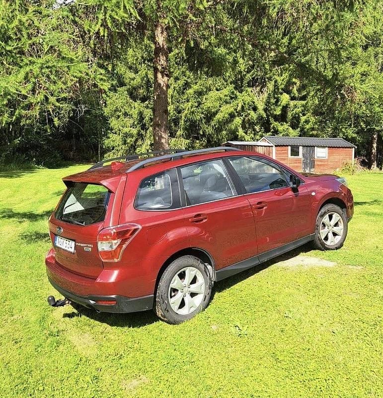 Röd Begagnad 2015 Subaru Forester SUV | 159 000 kr (Bra pris) - Bild 1/4