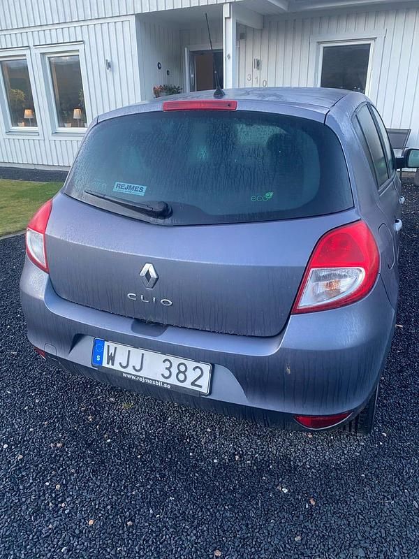 Begagnad Renault Clio R.S. 75 HK (55 kW) 2011 Halvkombi
