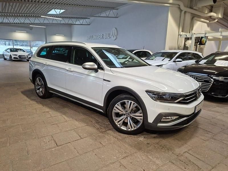 Vit Begagnad 2023 VW Passat Alltrack Edition Kombi | 238 000 kr (Superpris) - Bild 1/4