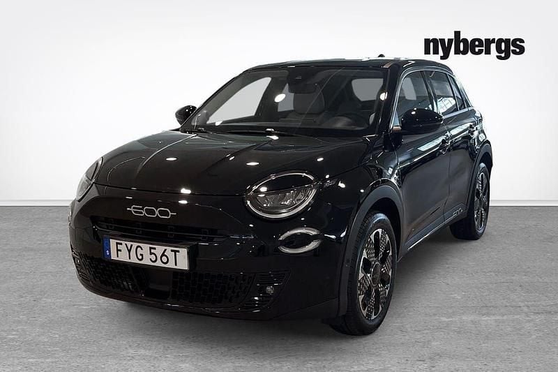 Svart Begagnad 2023 Fiat 600 La Prima SUV | 314 000 kr (Dyr) - Bild 1/4
