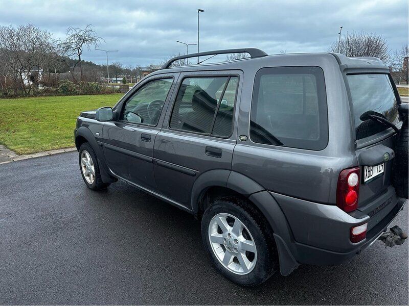 Grå Begagnad 2005 Jeep Cherokee SUV | 9 500 kr - Bild 1/3