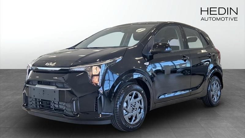 Svart (black) Ny 2025 Kia Picanto Halvkombi | 184 120 kr (Marknadspris) - Bild 1/4