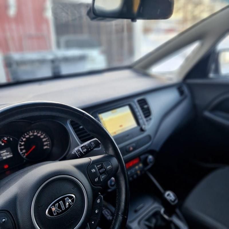 Begagnad Kia Carens 115 HK (84 kW) 2017 Minibuss