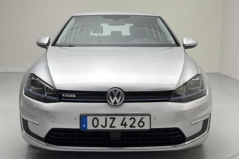 Begagnad VW e-Golf 84 kW (115 HK) 2017 Silver Halvkombi
