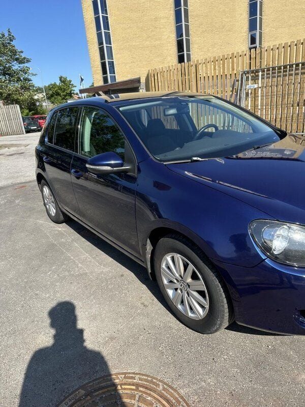 Blå Begagnad 2010 VW Golf VI Halvkombi | 45 000 kr (Bra pris) - Bild 1/4