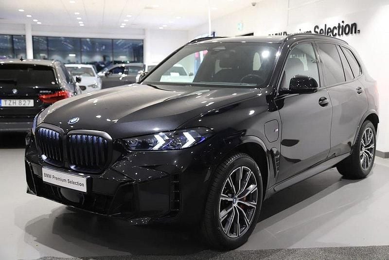 Svart Begagnad 2023 BMW X5 M Sport SUV | 879 000 kr (Marknadspris) - Bild 1/2