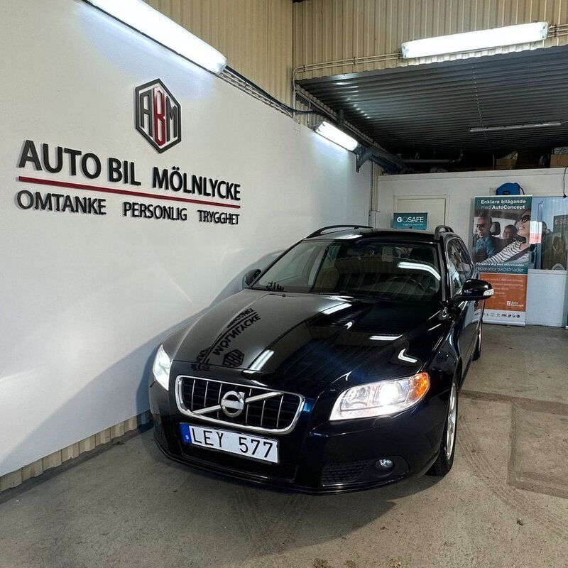 Svart Begagnad 2010 Volvo V70 Momentum Kombi | 69 900 kr (Marknadspris) - Bild 1/4