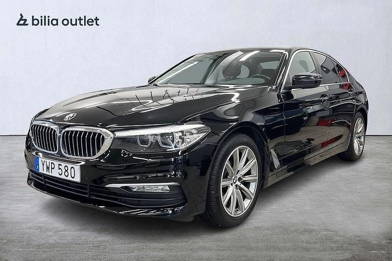 Svart Begagnad 2017 BMW 520 Sedan | 239 900 kr (Marknadspris) - Bild 1/3