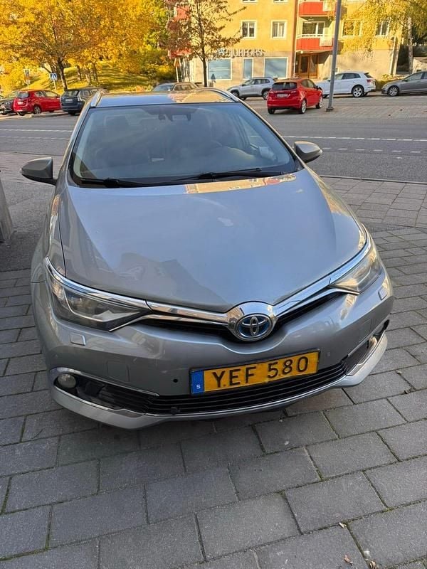 Begagnad 2016 Toyota Auris Touring Sports Kombi | 68 750 kr - Bild 1/4