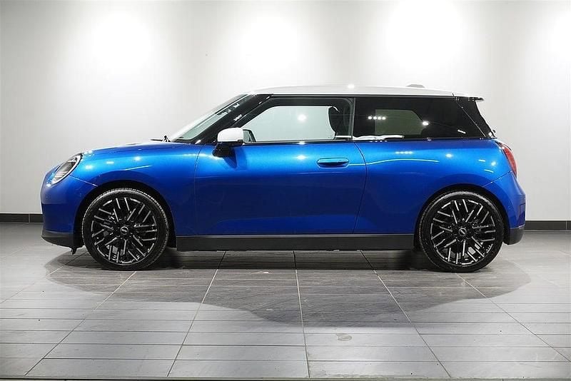 Begagnad Mini Cooper 2023 Blå Halvkombi