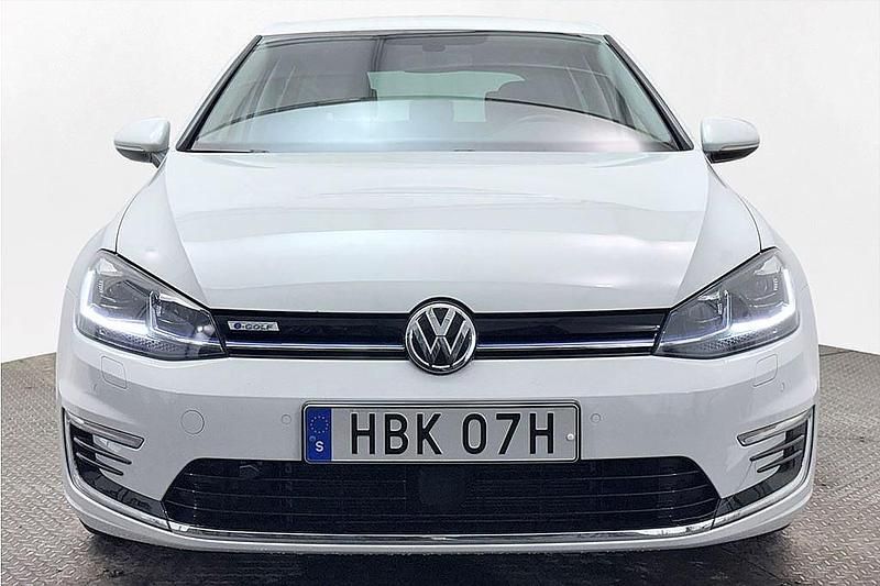 Begagnad VW e-Golf 100 kW (136 HK) 2019 Vit Halvkombi