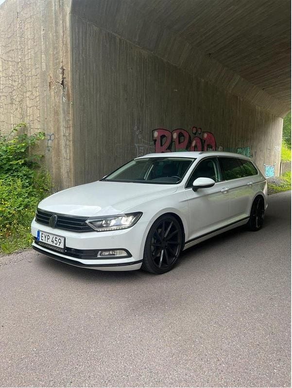 Vit Begagnad 2015 VW Passat GT Kombi | 130 000 kr (Bra pris) - Bild 1/3