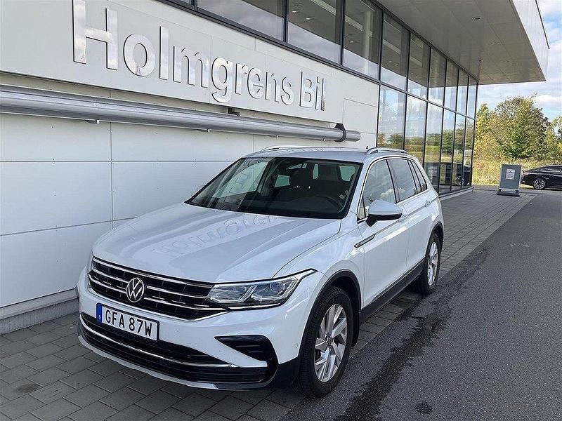 Vit Begagnad 2020 VW Tiguan SUV | 339 500 kr (Lite dyr) - Bild 1/3