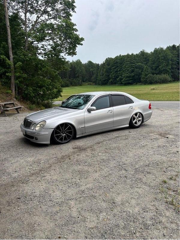 Silver Begagnad 2006 Mercedes E280 Sedan | 38 000 kr (Dyr) - Bild 1/4
