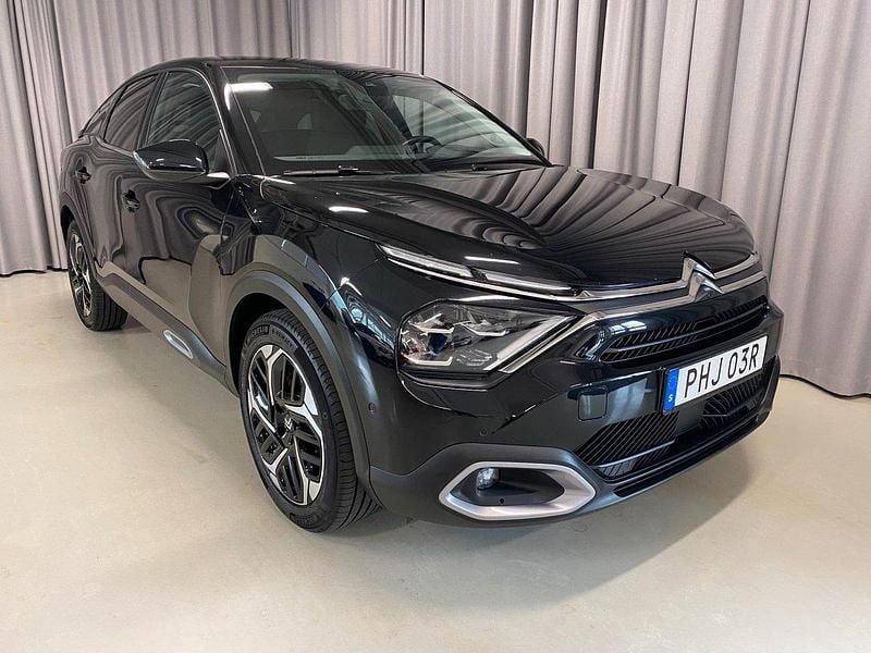 Svart Begagnad 2024 Citroën C4 Shine Halvkombi | 219 900 kr (Marknadspris) - Bild 1/3