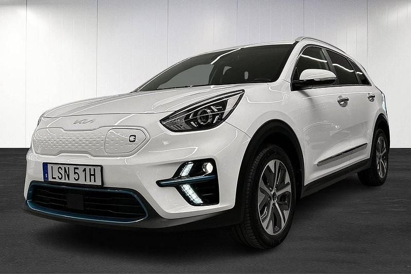 Vit Begagnad 2022 Kia e-Niro Advance SUV | 279 000 kr (Marknadspris) - Bild 1/4