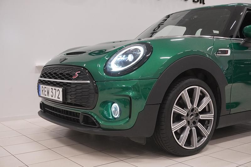 Begagnad Mini Cooper S Clubman 178 HK (130 kW) 2023 British racing green iv metallic Kombi