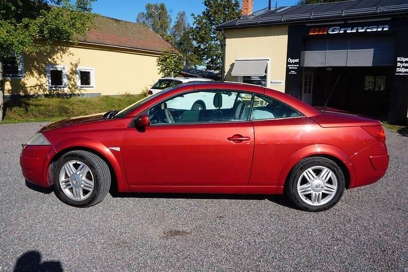 Begagnad Renault Mégane Cabriolet 135 HK (99 kW) 2004 Mörkröd Cab